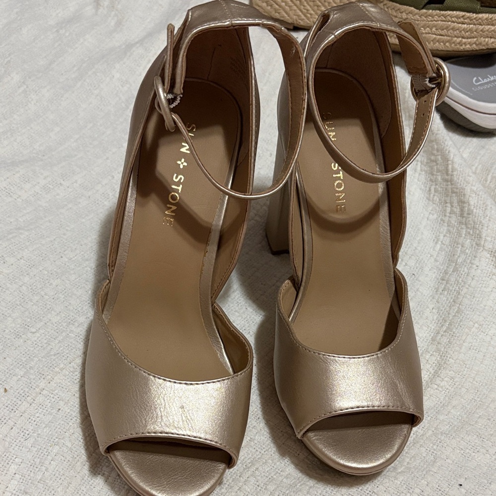 New!! Sun + Stone Women's Metallic Heels